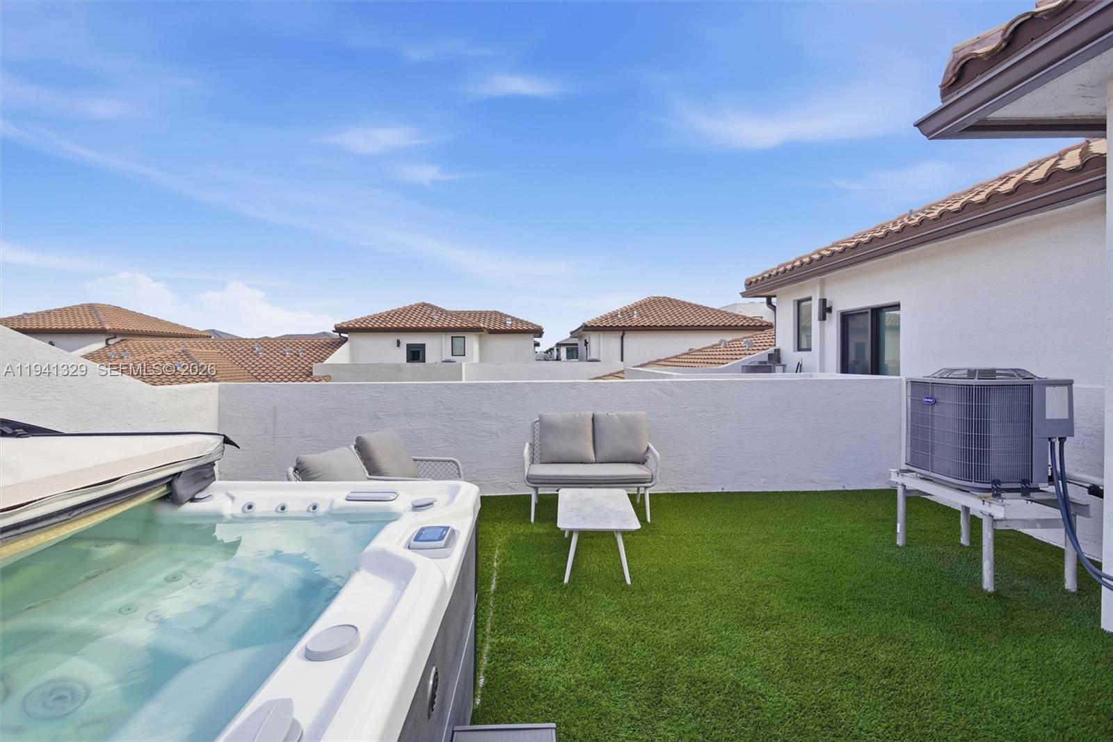 DOWNTOWN DORAL SOUTH PHAS - Residential