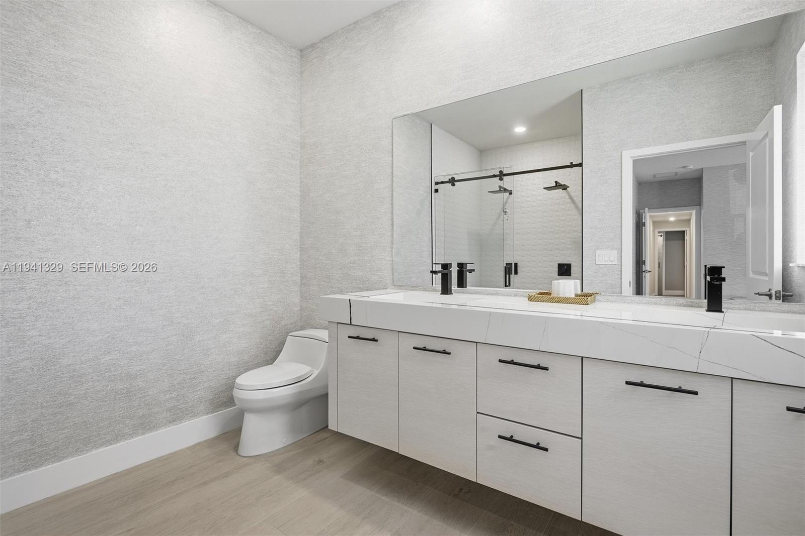 DOWNTOWN DORAL SOUTH PHAS - Residential