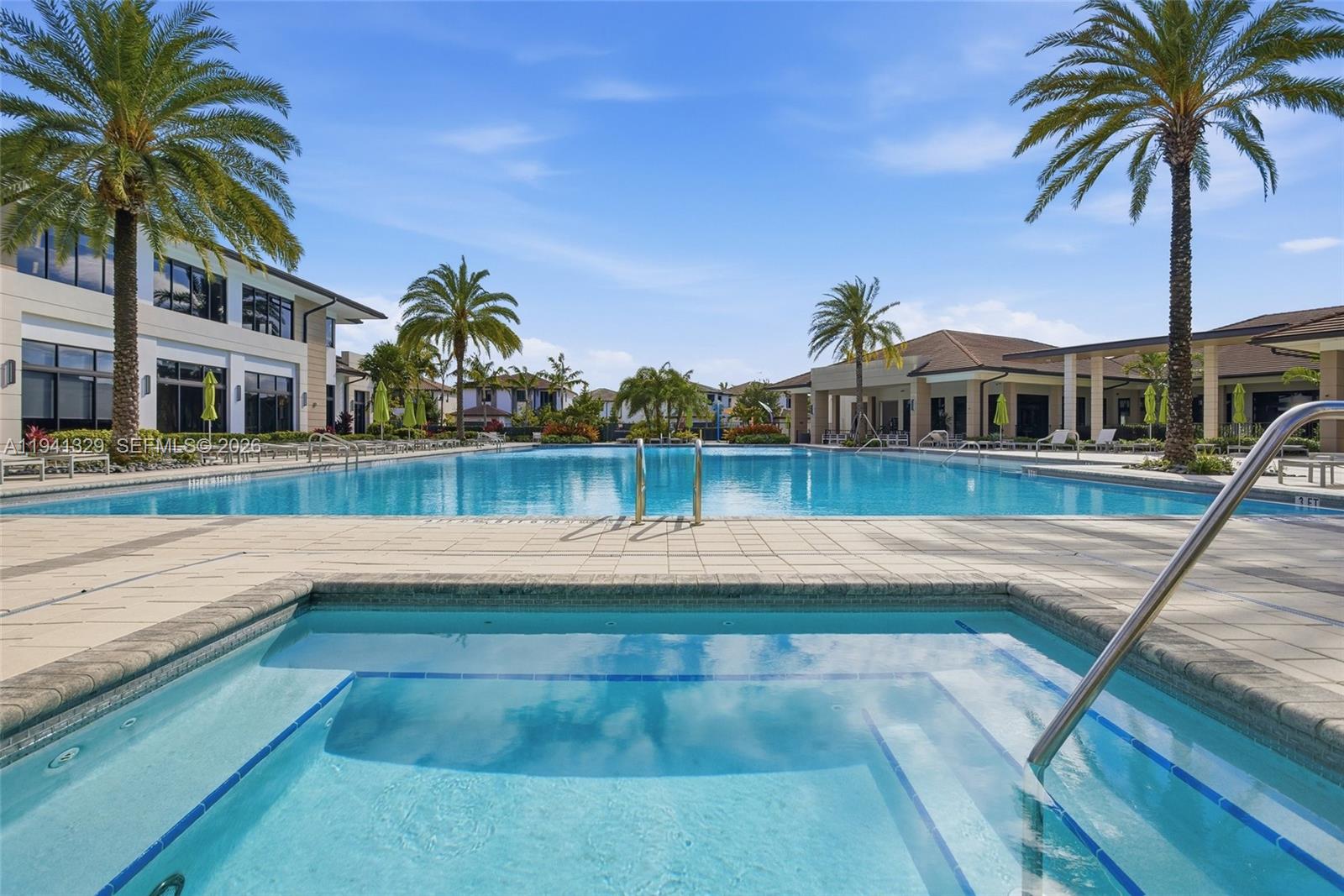 DOWNTOWN DORAL SOUTH PHAS - Residential