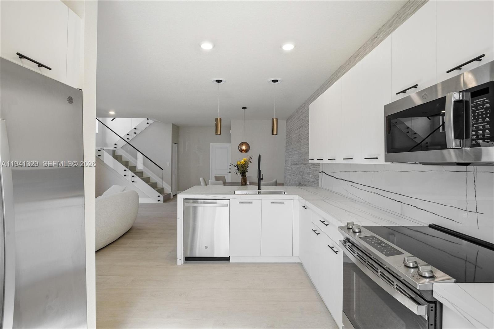 DOWNTOWN DORAL SOUTH PHAS - Residential