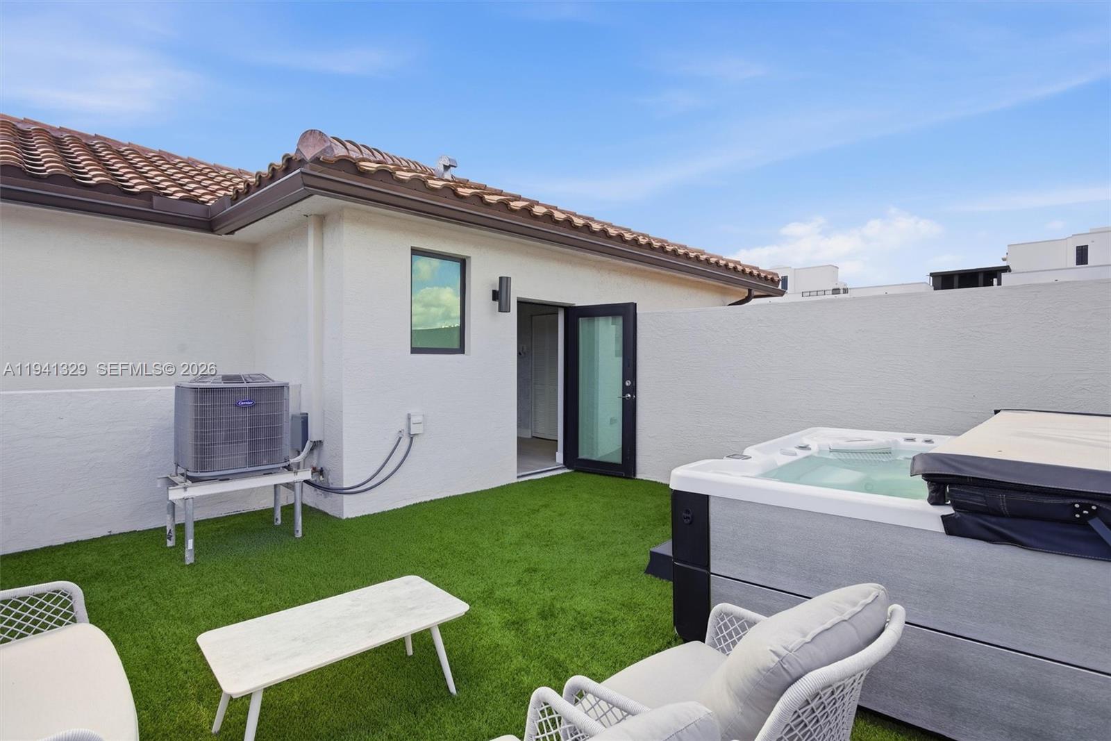 DOWNTOWN DORAL SOUTH PHAS - Residential