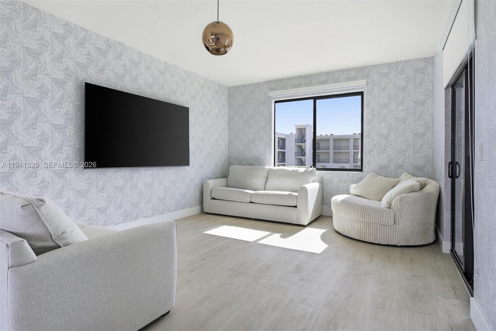 DOWNTOWN DORAL SOUTH PHAS - Residential