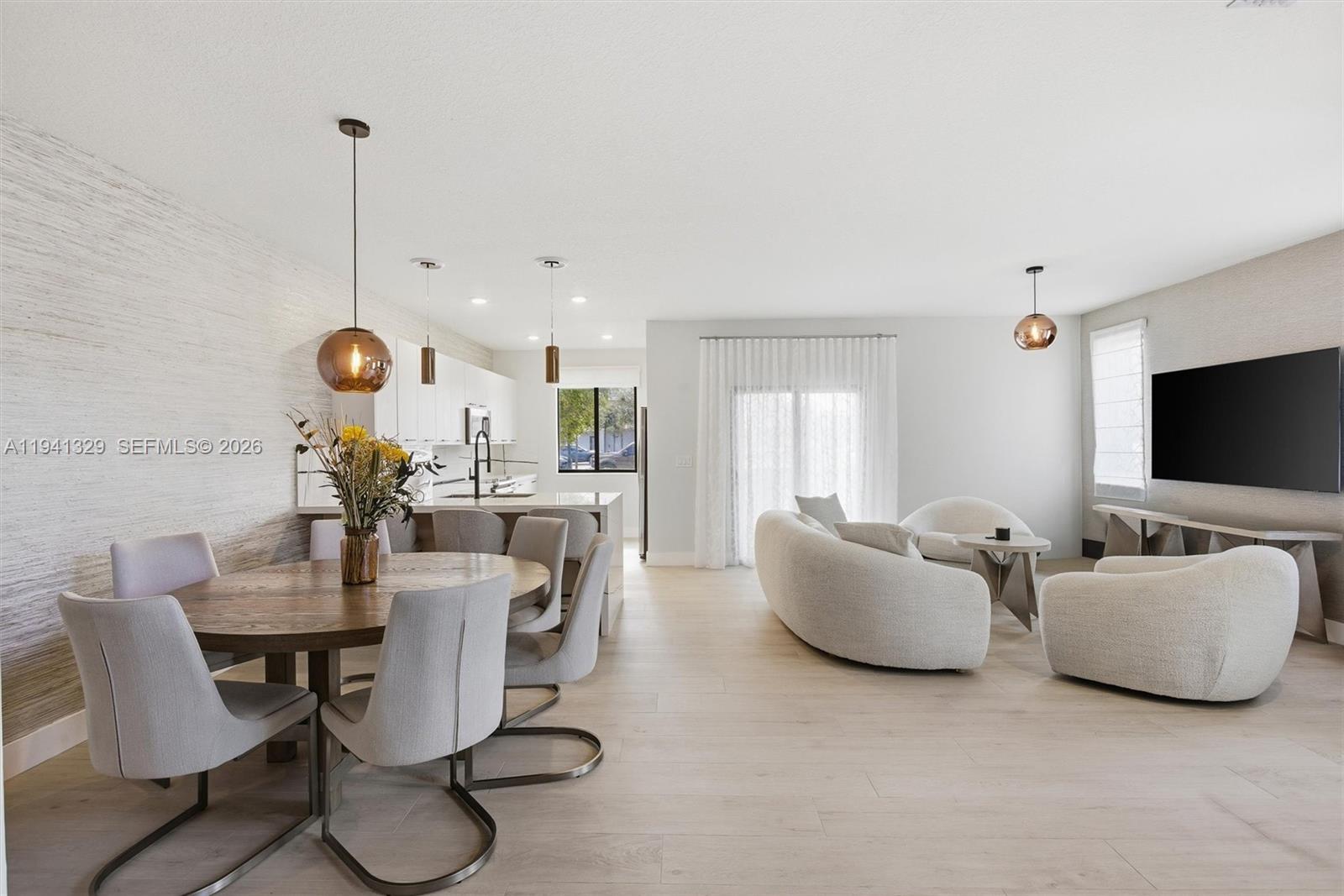 DOWNTOWN DORAL SOUTH PHAS - Residential