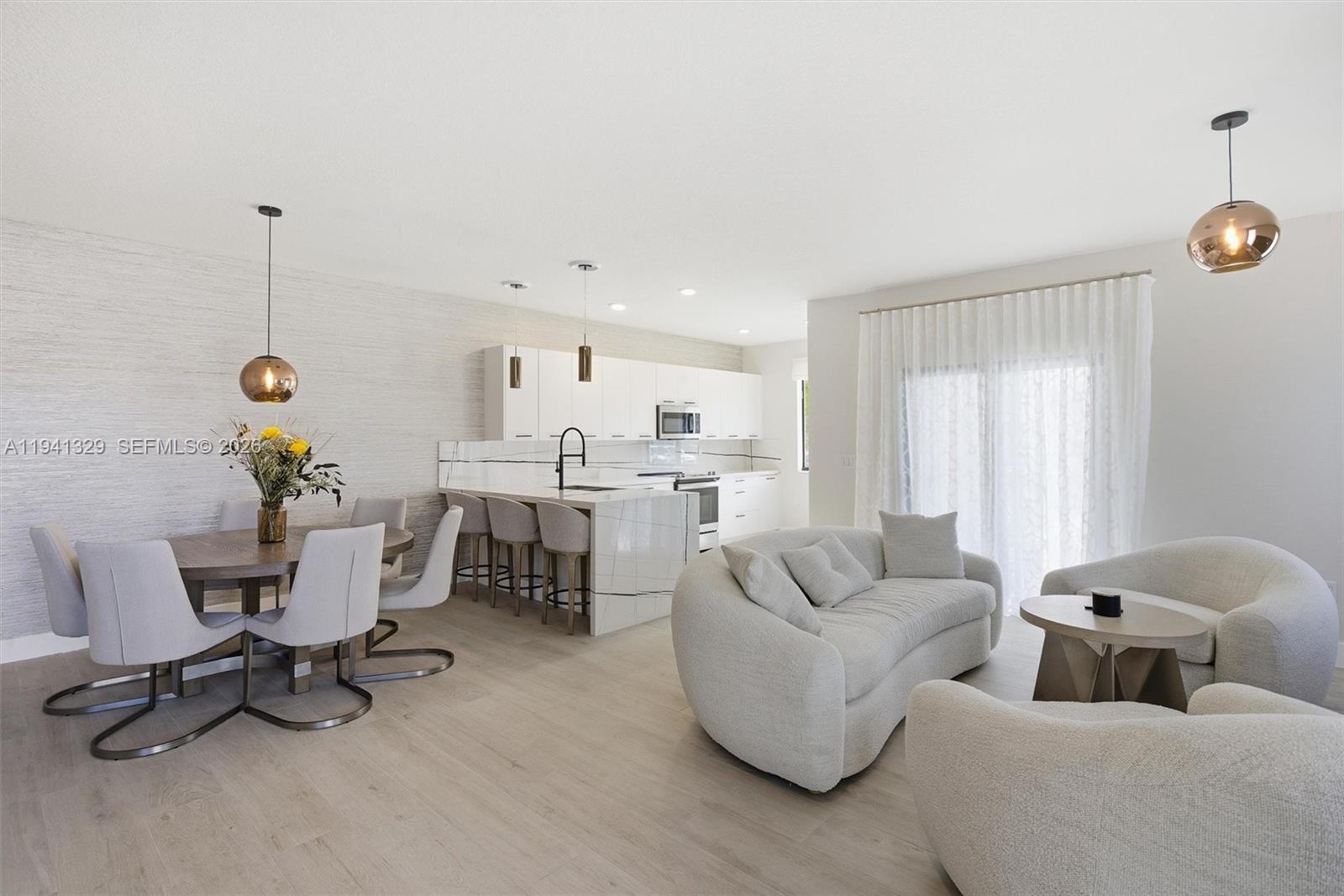 DOWNTOWN DORAL SOUTH PHAS - Residential