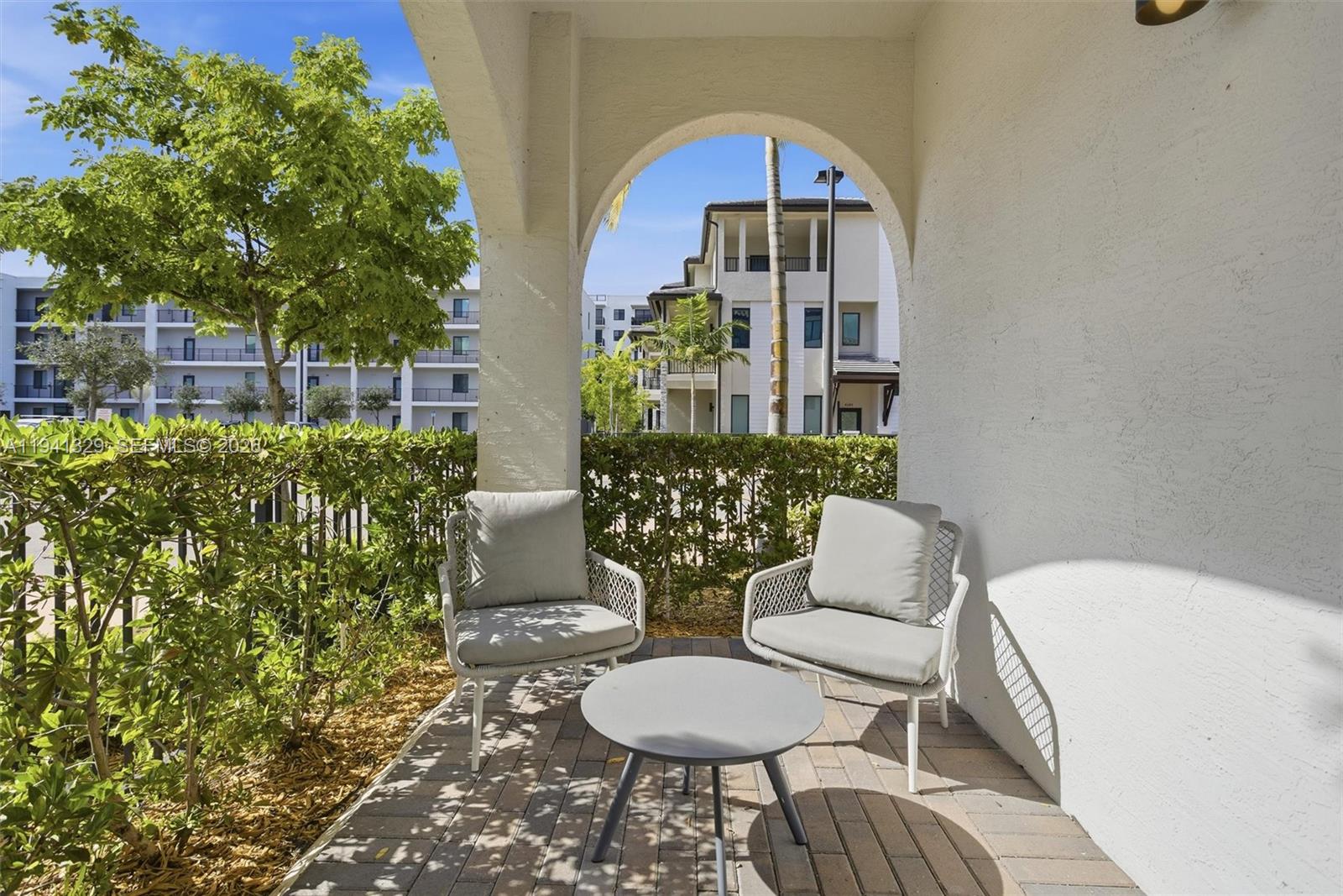 DOWNTOWN DORAL SOUTH PHAS - Residential