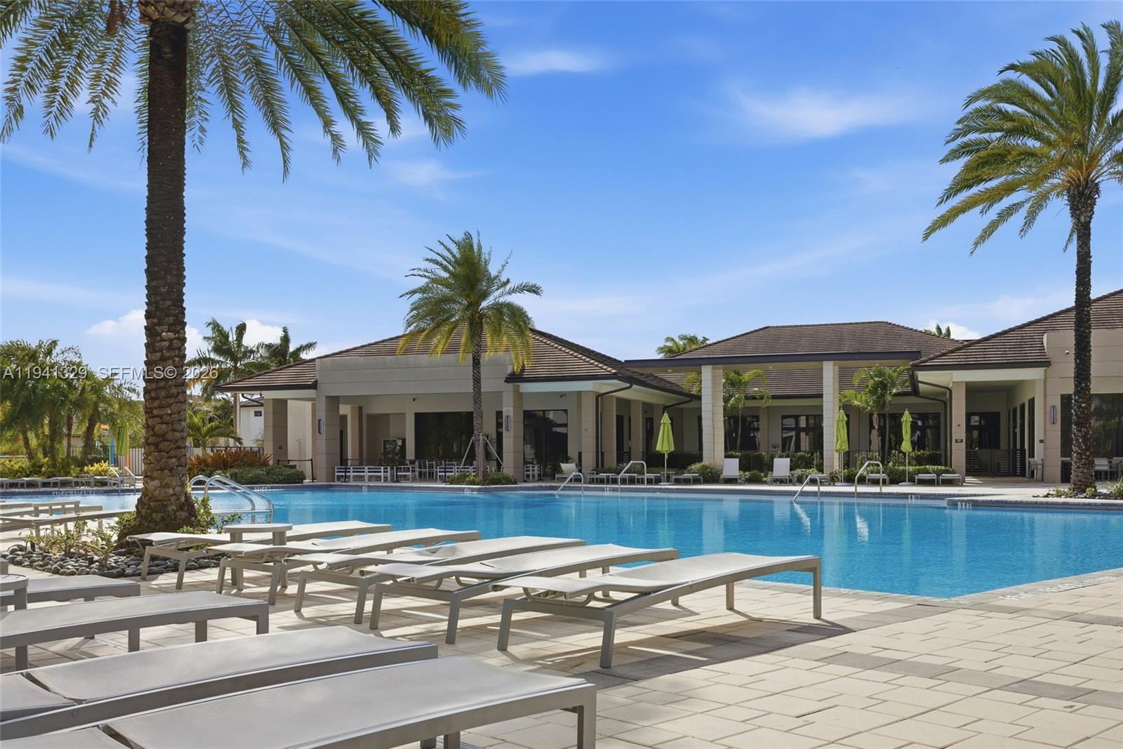 DOWNTOWN DORAL SOUTH PHAS - Residential