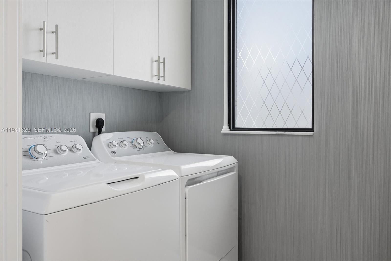 DOWNTOWN DORAL SOUTH PHAS - Residential