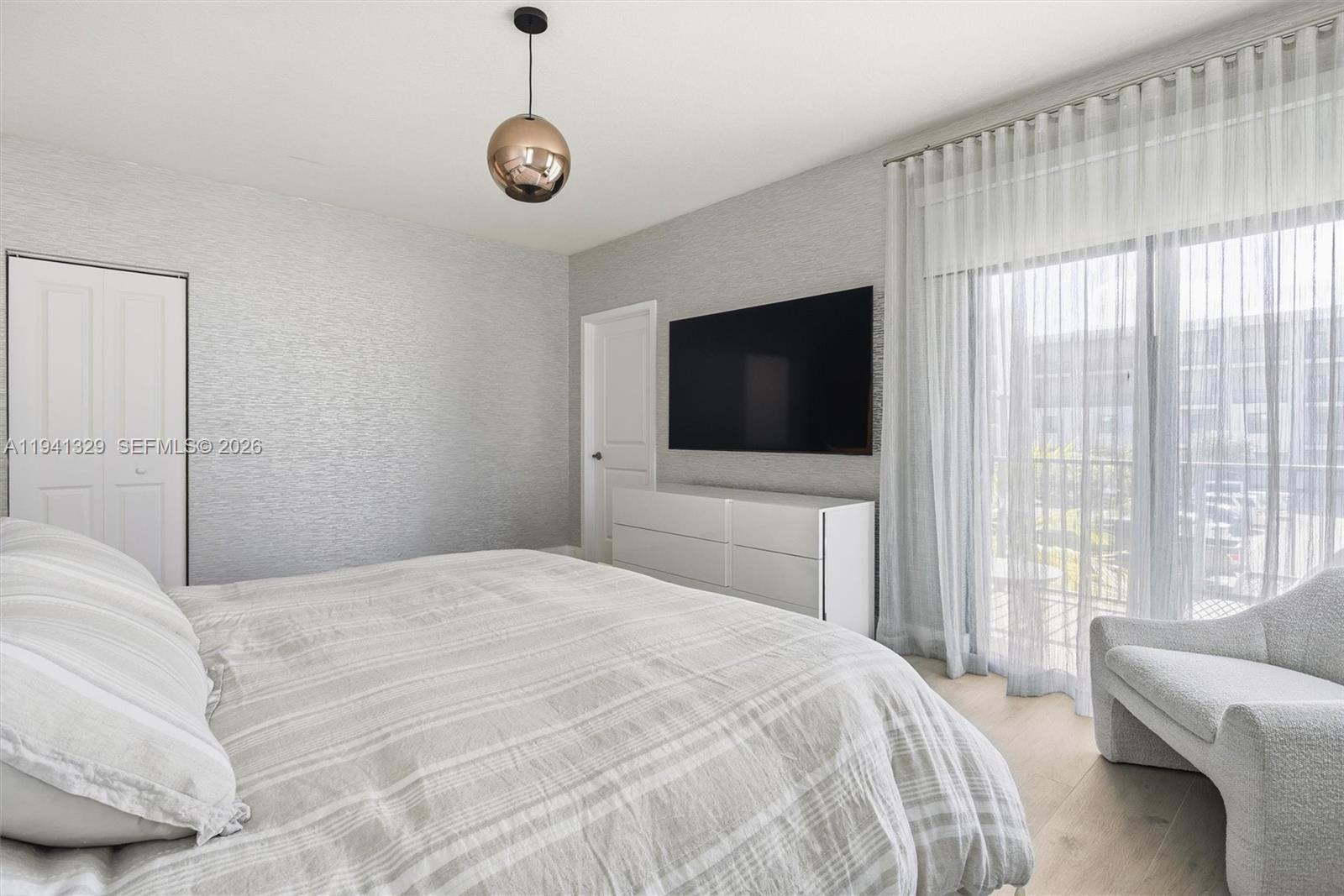 DOWNTOWN DORAL SOUTH PHAS - Residential