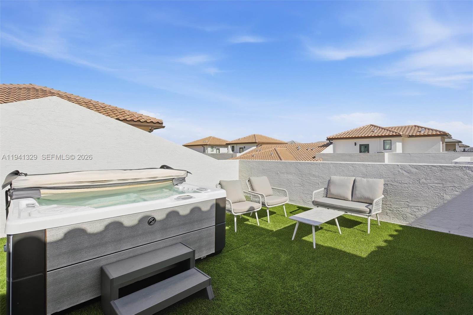 DOWNTOWN DORAL SOUTH PHAS - Residential