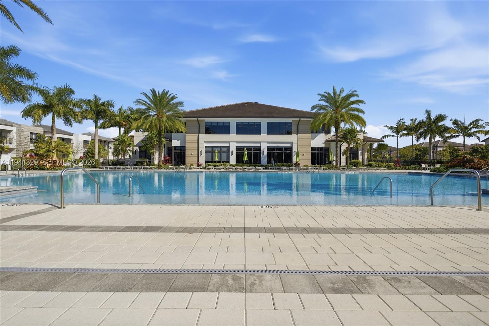 DOWNTOWN DORAL SOUTH PHAS - Residential