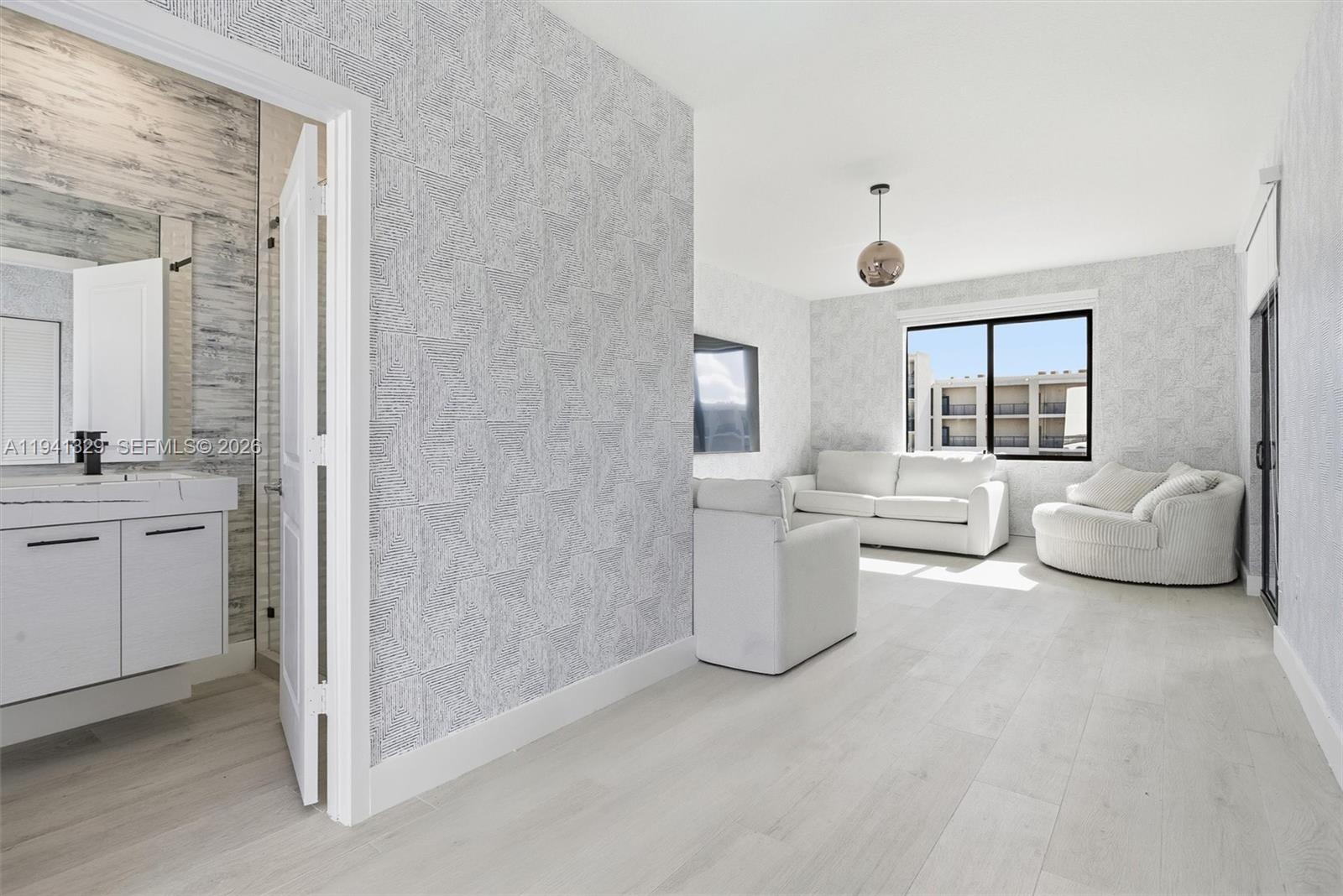 DOWNTOWN DORAL SOUTH PHAS - Residential