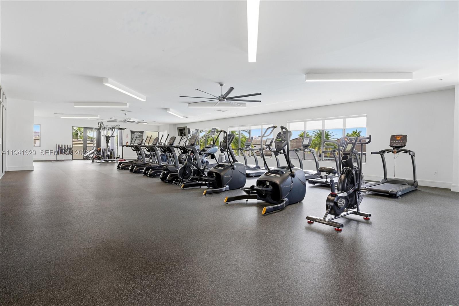 DOWNTOWN DORAL SOUTH PHAS - Residential