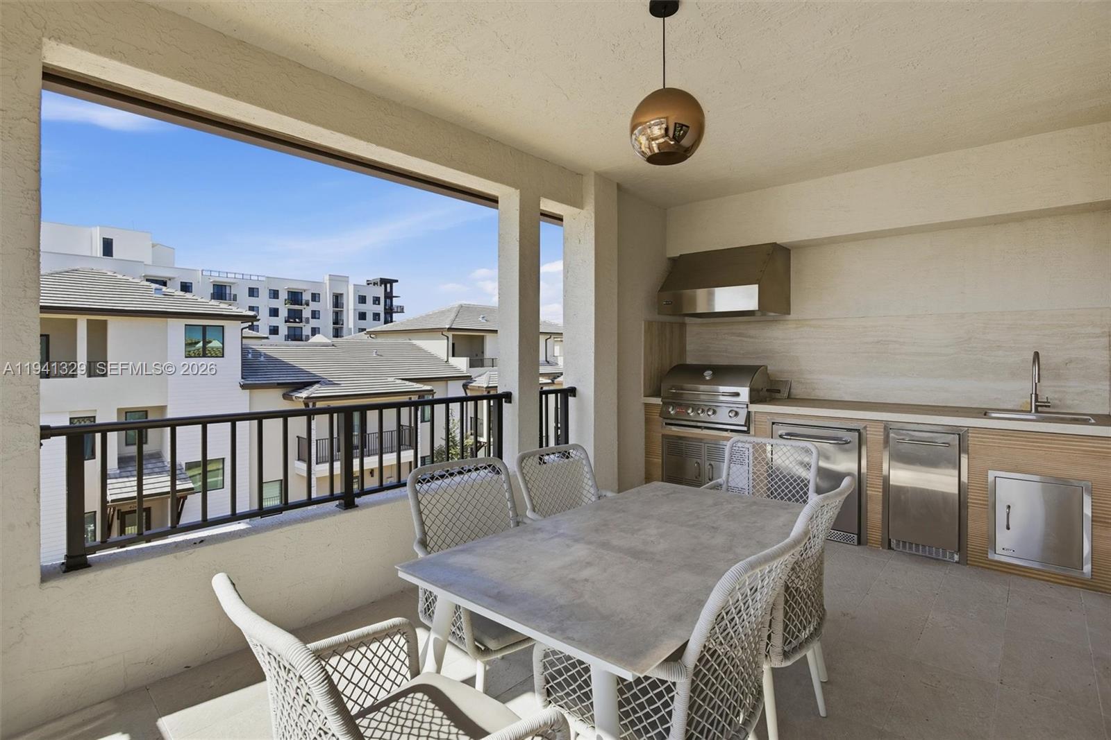 DOWNTOWN DORAL SOUTH PHAS - Residential