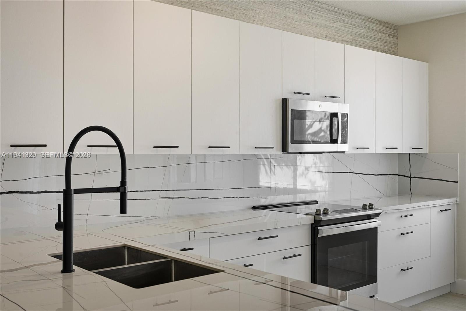 DOWNTOWN DORAL SOUTH PHAS - Residential