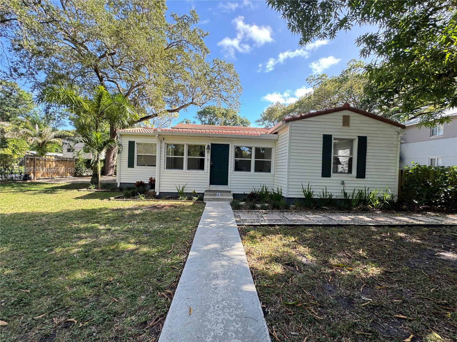 Rental Property at 802 Sw 14th Ave, Fort Lauderdale, Broward County, Florida - Bedrooms: 2 
Bathrooms: 2  - $3,800 MO.