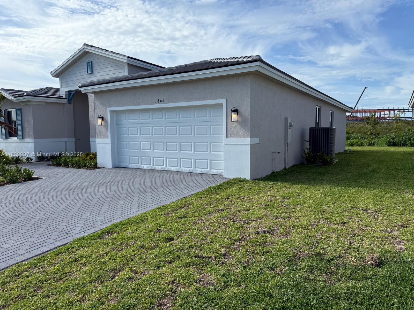 1866 NE 1st St, Homestead, FL, 33033/$644,900 2 1866 NE 1st St