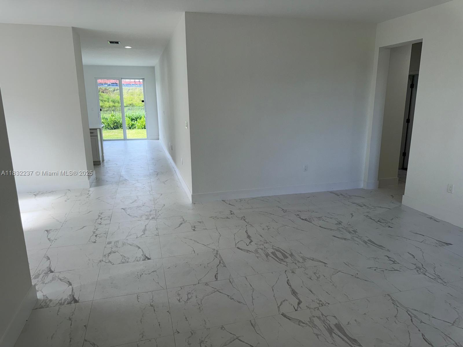1866 NE 1st St, Homestead, FL, 33033/$644,900 3 1866 NE 1st St