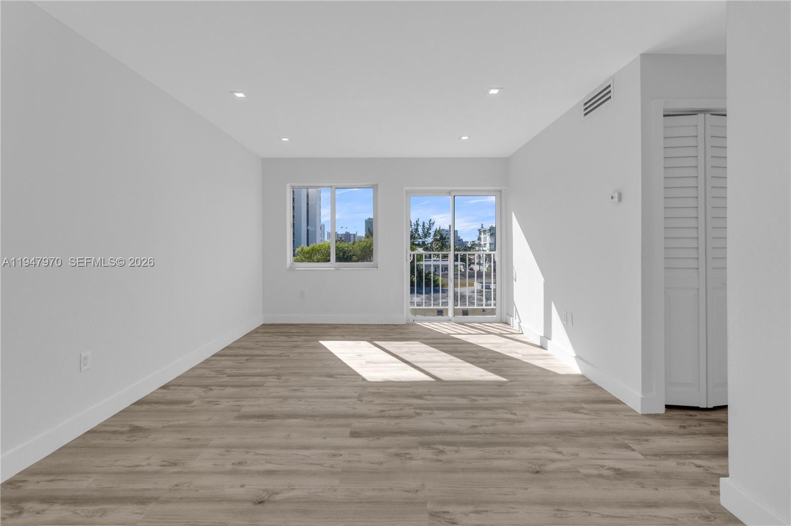 7925 Carlyle Ave 402