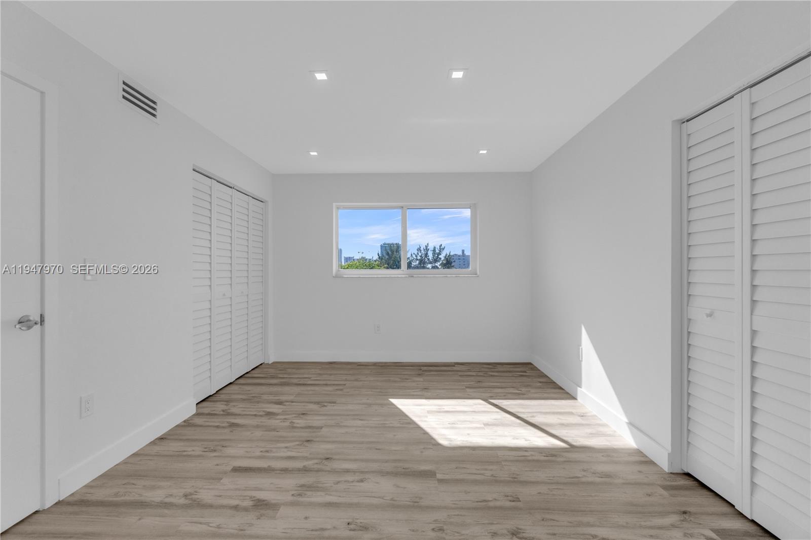 CARLYLE CONDOMINIUM - Residential