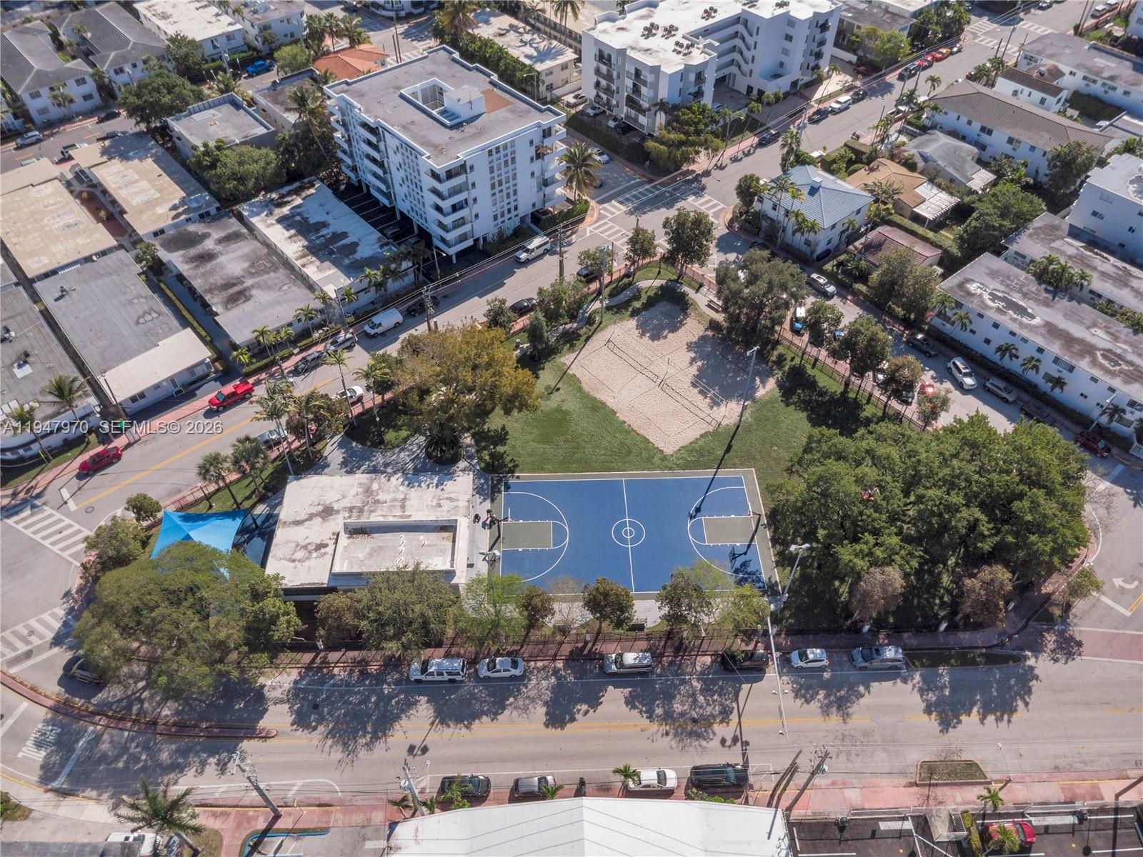 CARLYLE CONDOMINIUM - Residential