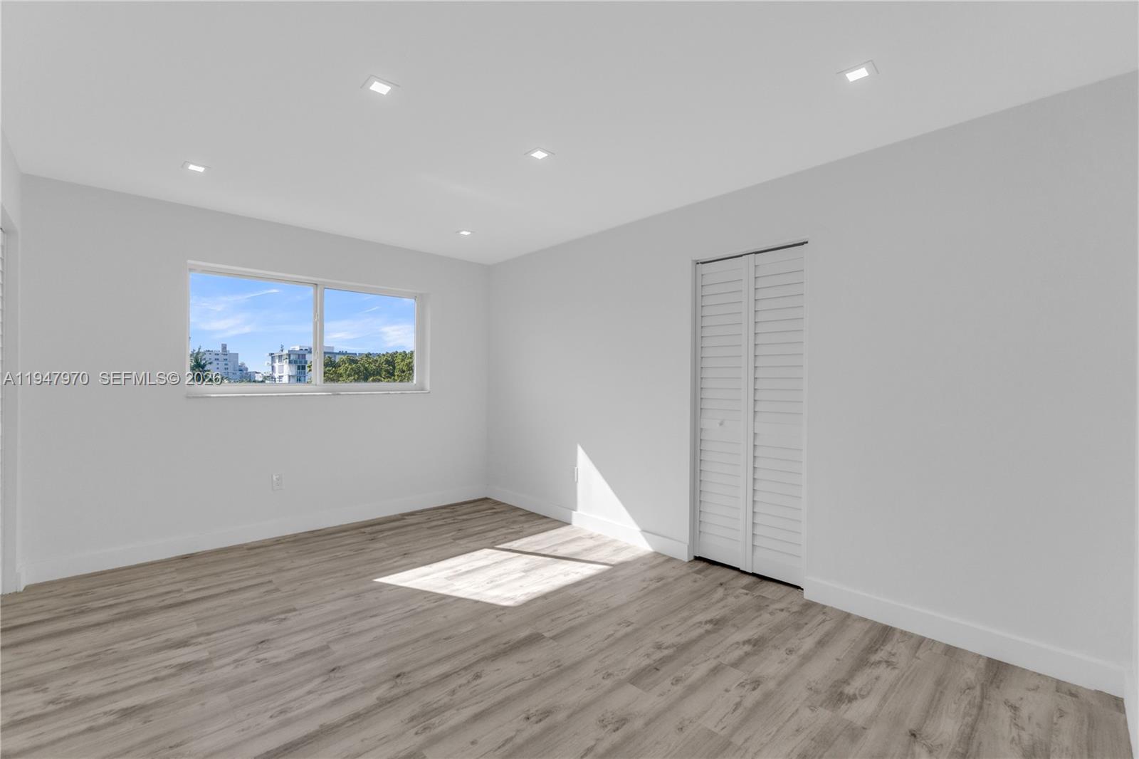 CARLYLE CONDOMINIUM - Residential