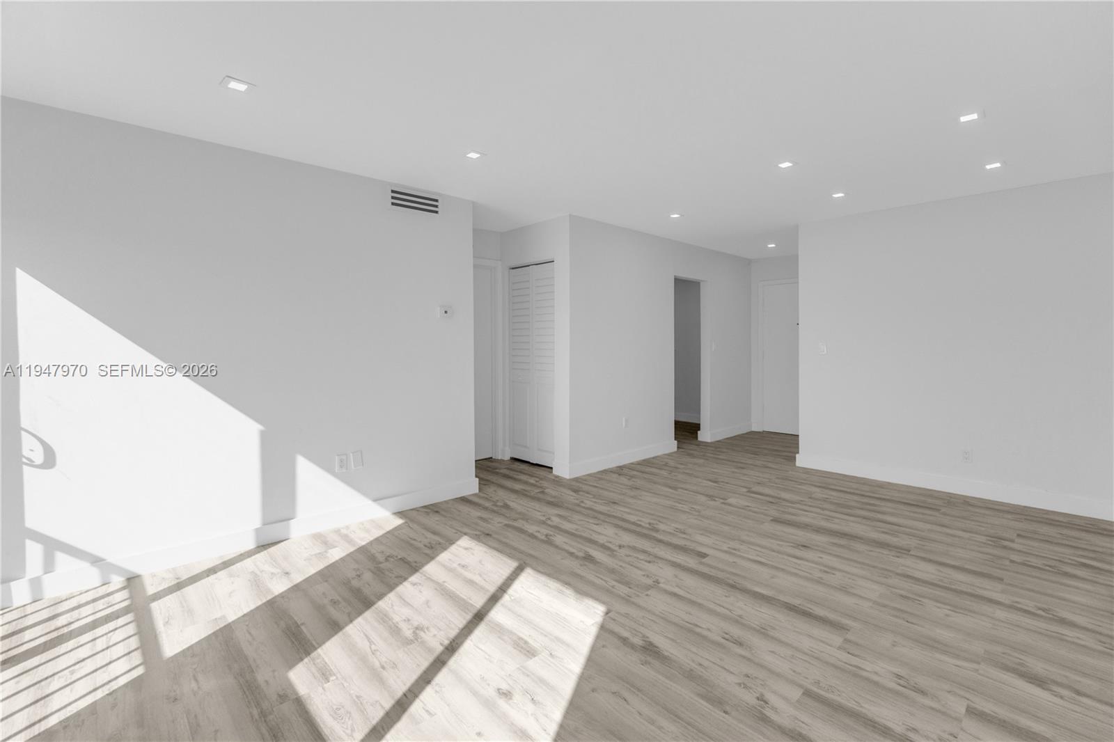 CARLYLE CONDOMINIUM - Residential