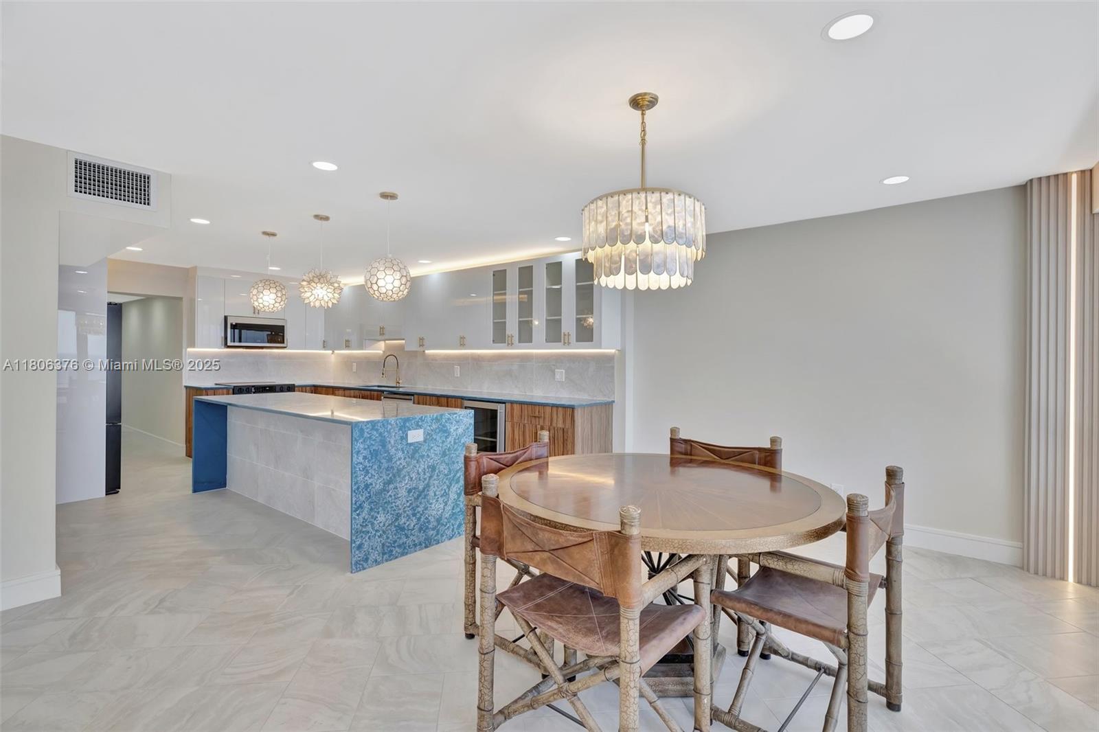 GALLEON CONDO - Residential