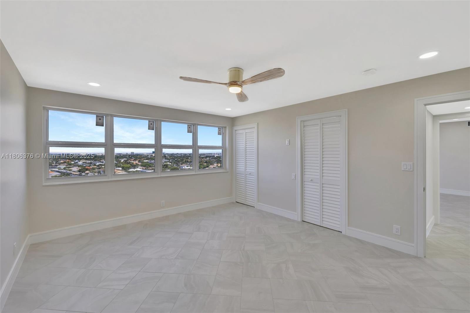 GALLEON CONDO - Residential