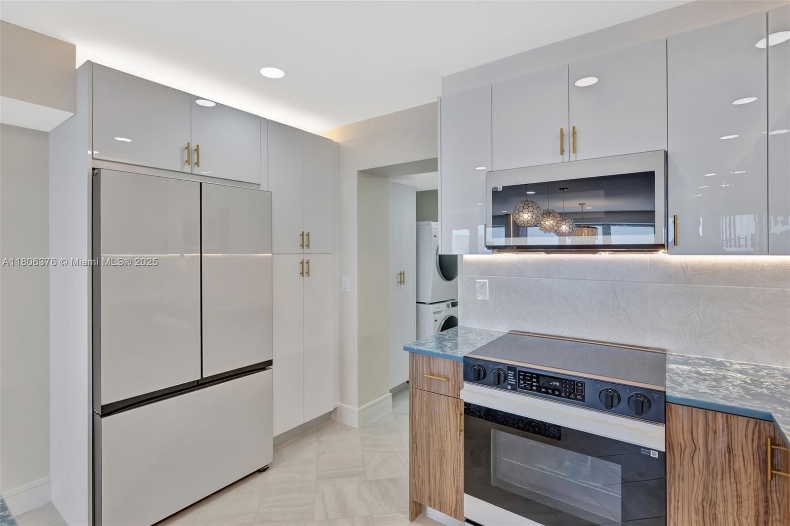 GALLEON CONDO - Residential