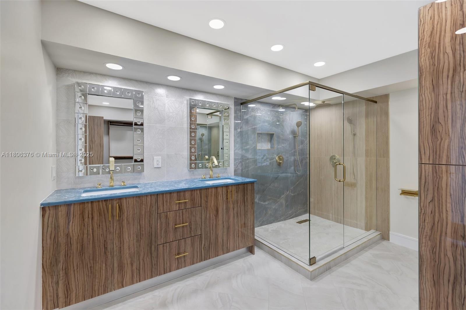 GALLEON CONDO - Residential