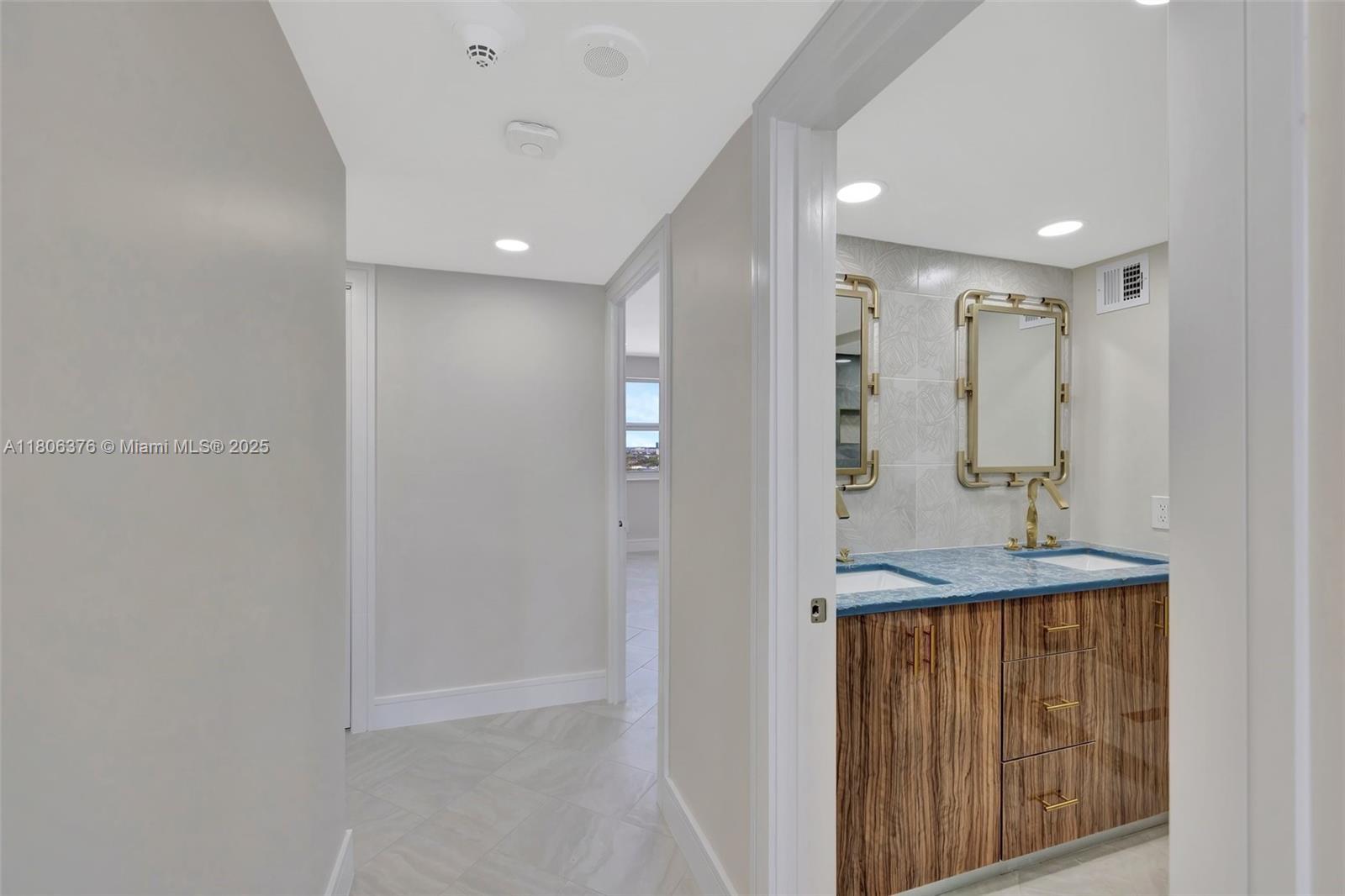 GALLEON CONDO - Residential