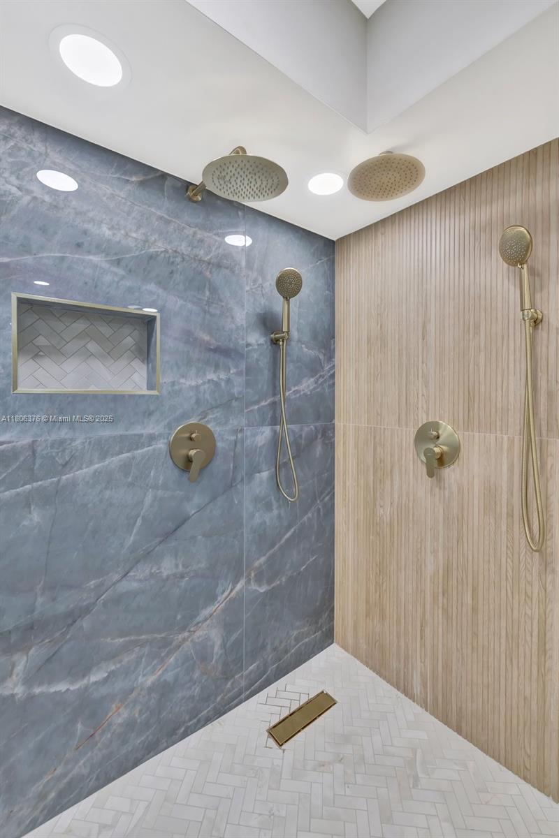 GALLEON CONDO - Residential