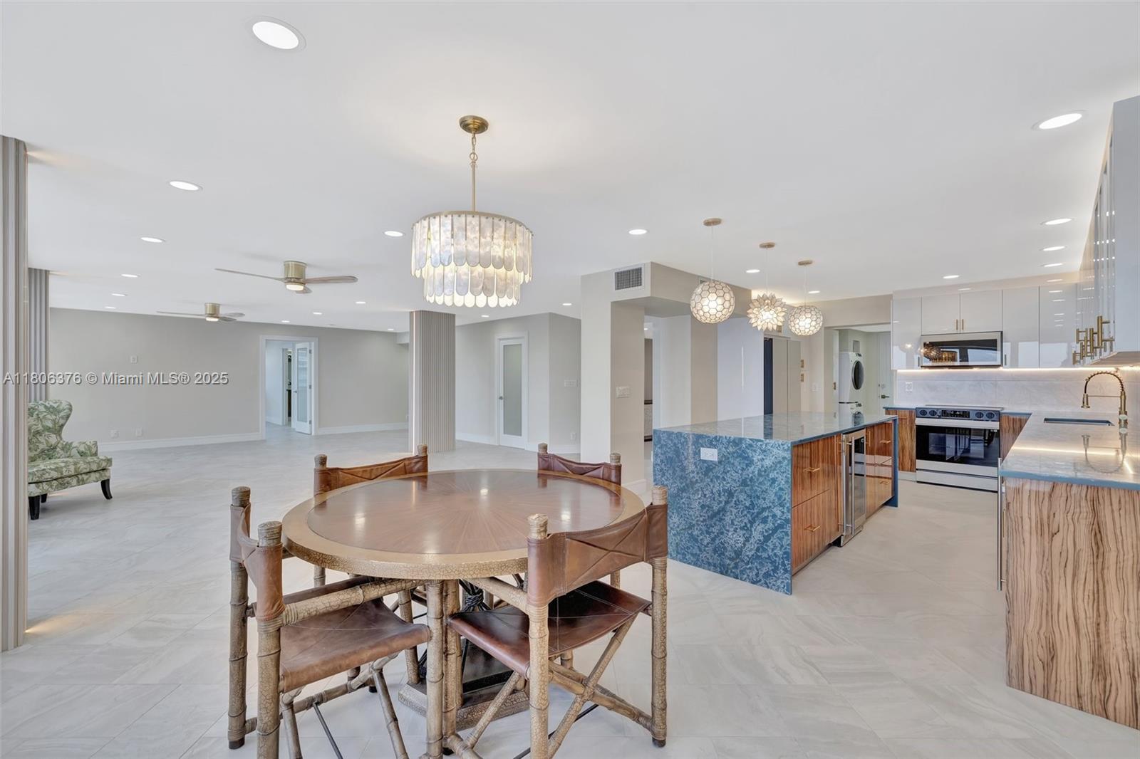 GALLEON CONDO - Residential