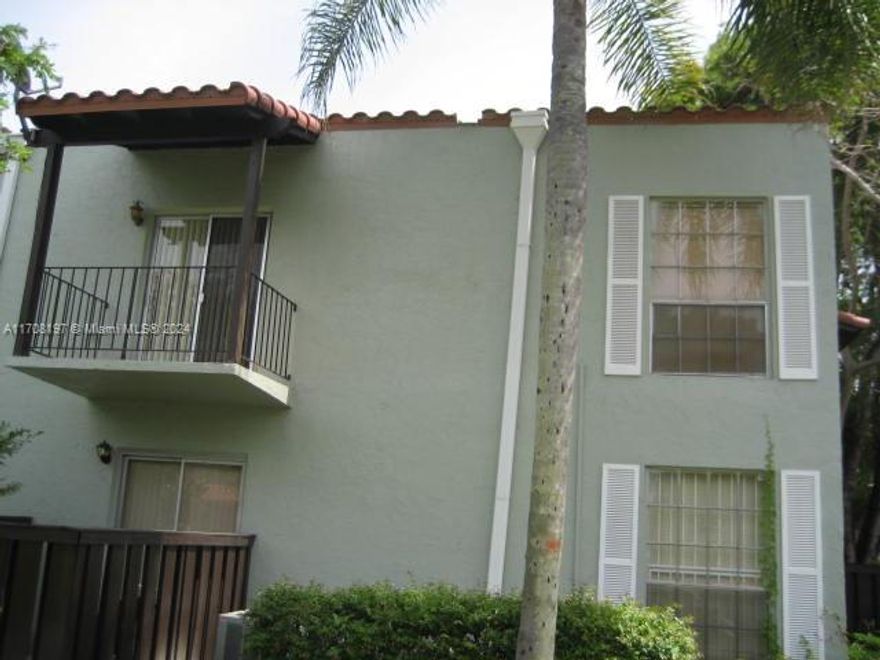 GREAT PRICE UNIT 1/1 IN SPANISH TRACE, UPGRADED WITH NEW FLOORS AND KITCHEN CABINETS, WALL TO WALL CLOSET, BALCONY, GREAT LOCATION NEXT TO POOL AND LAUNDRY FACILITIES, COMMUNITY WITH SECURITY GATES, 3 POOLS, 3 TENNIS COURTS, EXERCISE ROOM, CLUBHOUSE AND ACROSS FROM SHOPPING CENTER WITH CVS 24 HR/PUBLIX SUPERMARKET/CHURCH, VACANT AND READY TO MOVE IN. NO PETS AS PER ASSOC.