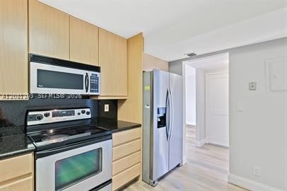 2500 Parkview Dr 1216
