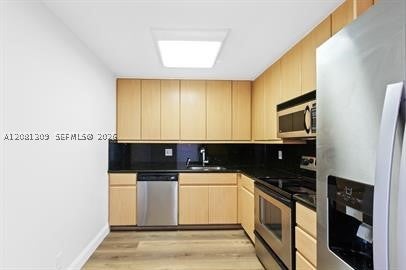 2500 Parkview Dr 1216