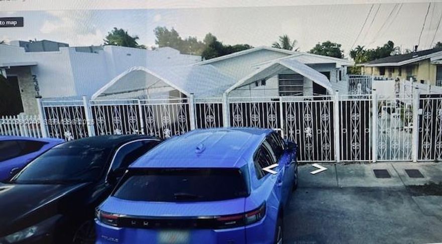 EXCELLENT INCOME - PRODUCING DUPLEX IN A PRIME MIAMI LOCATION.
THIS SPACIOUS PROPERTY FEATURES A TOTAL OF 6 BEDROOMS 3 BATHROOMS,
OFFERING GREAT FLEXIBILITY FOR INVESTORS OR OWNER OCCUPANTS. THE PROPERTY BOATS APPROXIMATELY 3,190 SF FT OF LIVING AREA ON A 5,520 SQ FT LOT.