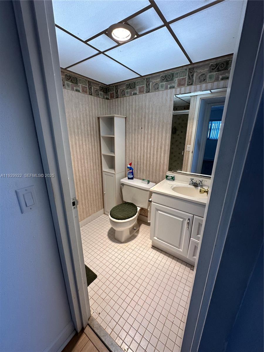 KINGS POINT SAXONY CONDOS - Residential