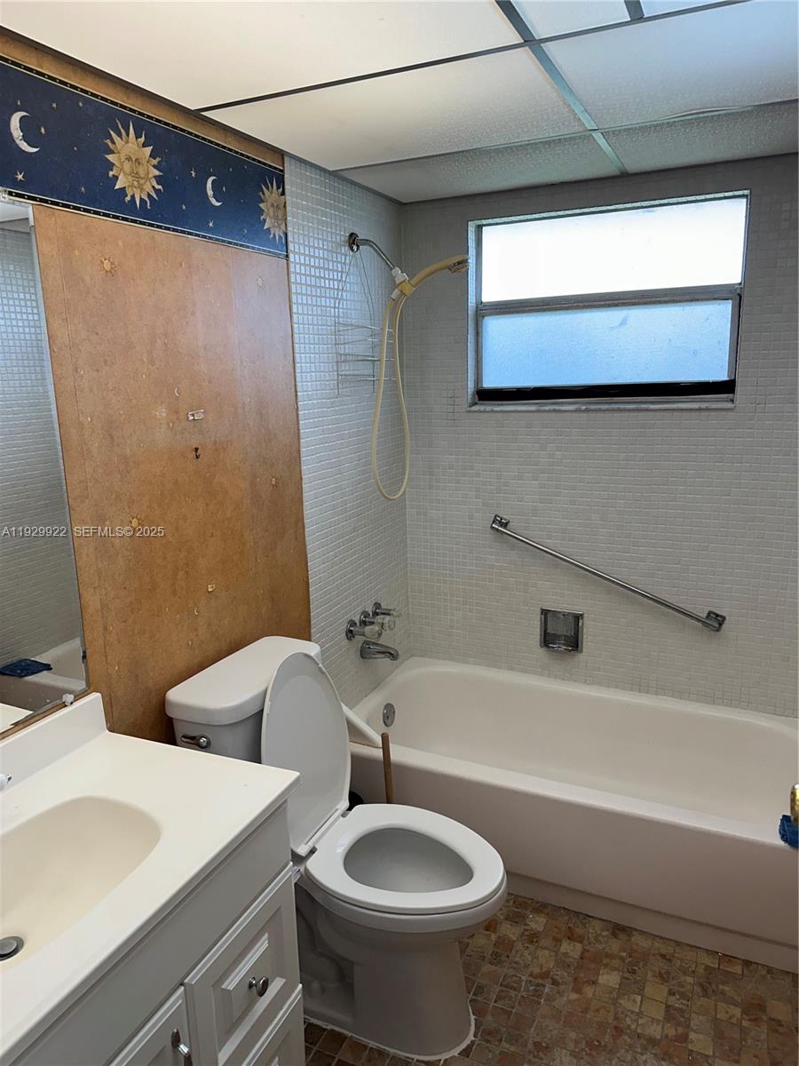 KINGS POINT SAXONY CONDOS - Residential