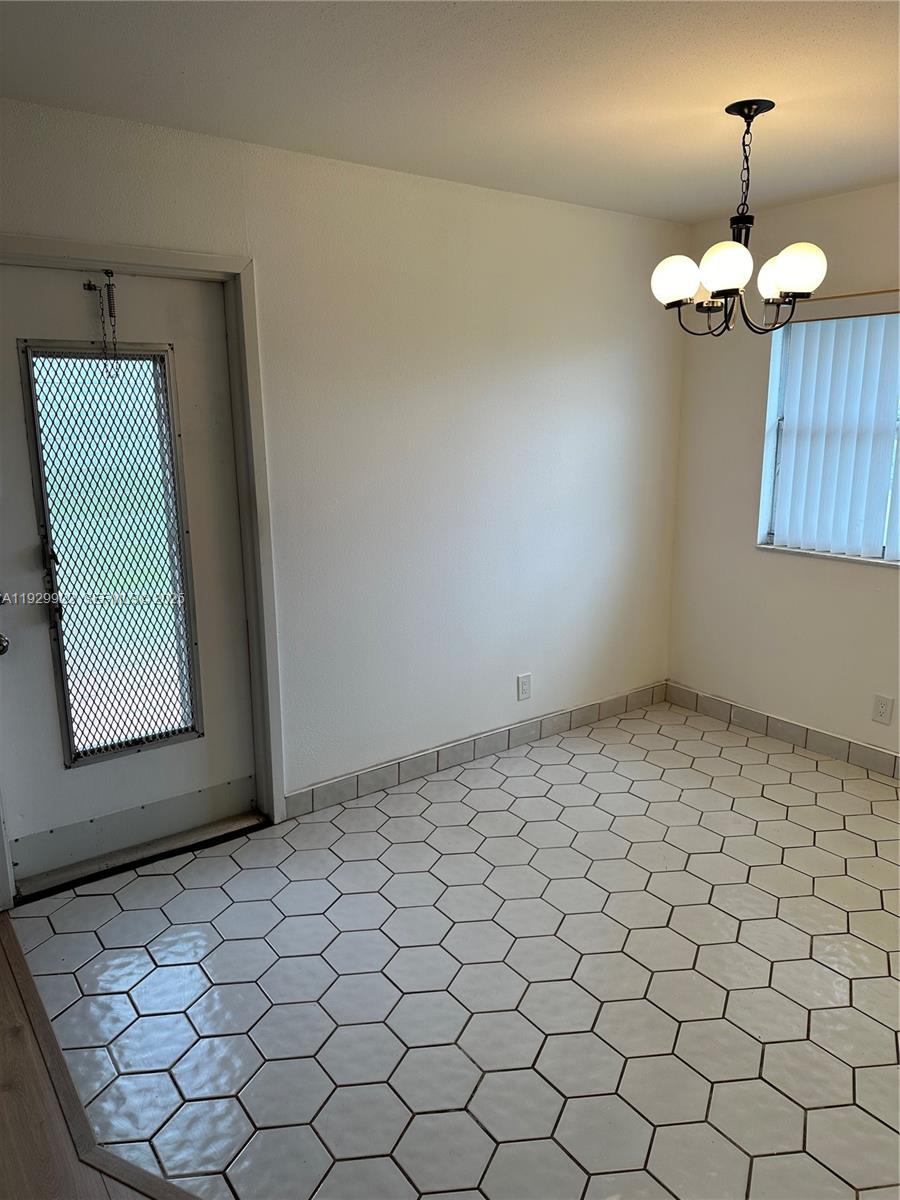 KINGS POINT SAXONY CONDOS - Residential