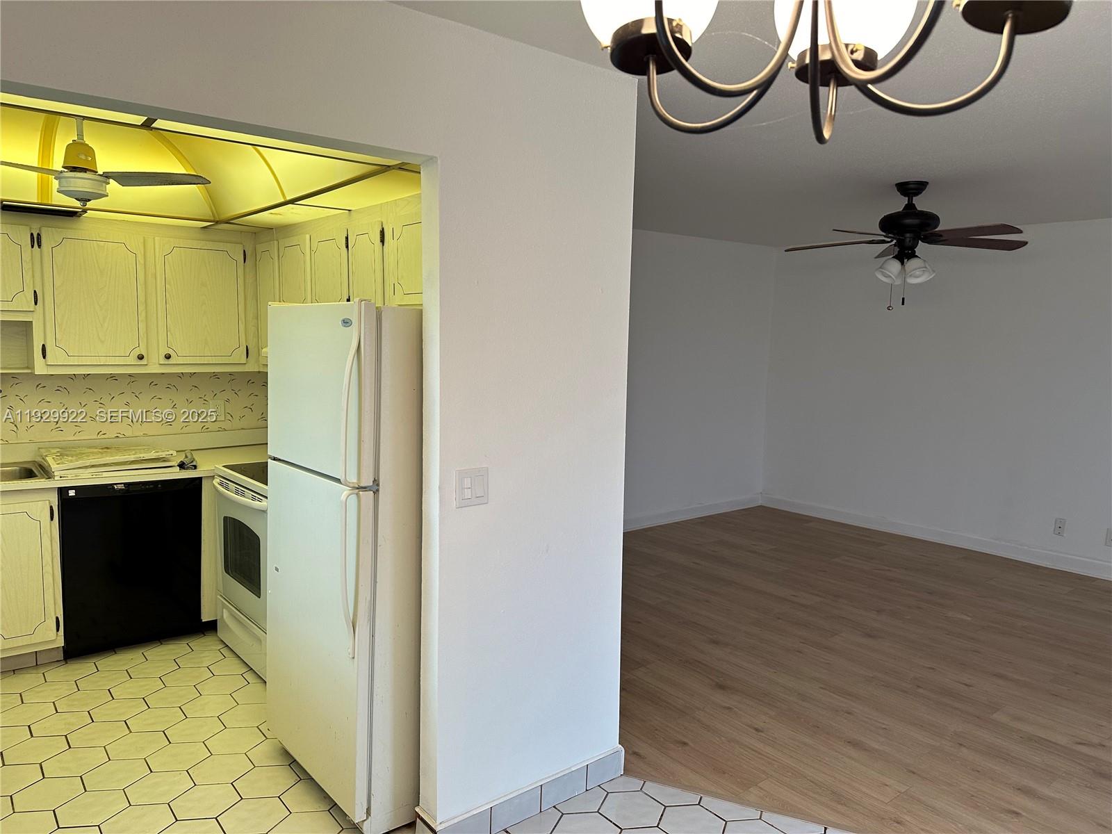 KINGS POINT SAXONY CONDOS - Residential