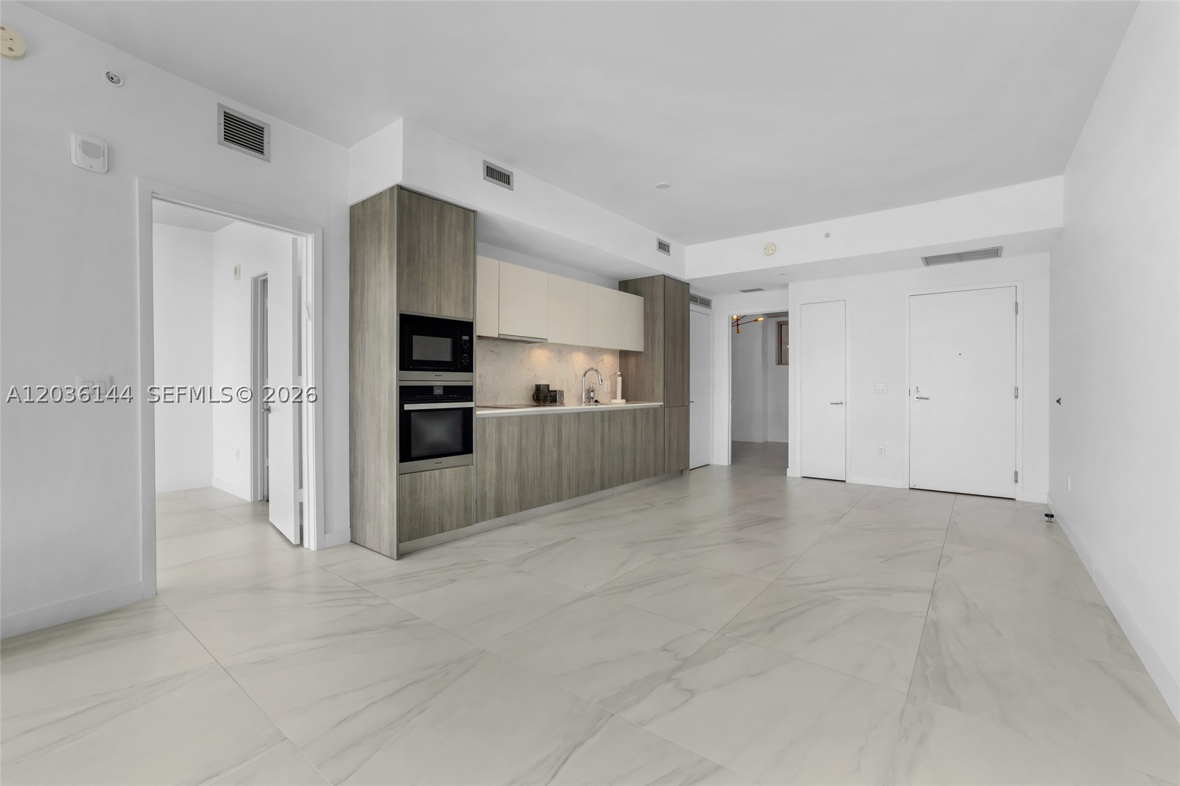 2900 NE 7th Ave 1806