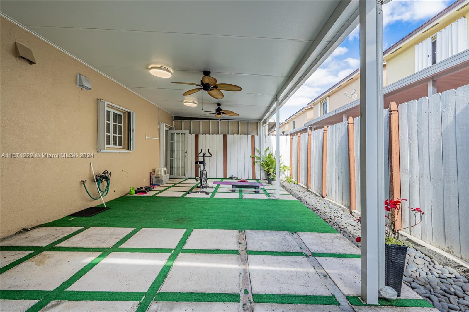 GABRIELLA CONDO SOUTH - Residential