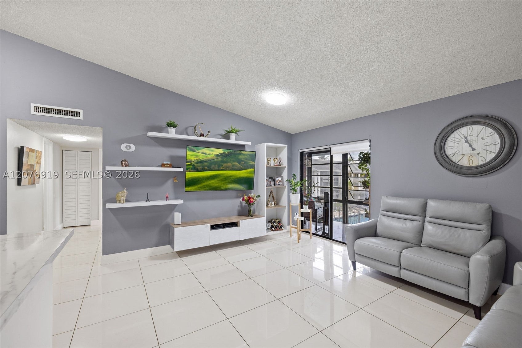 827 NE 199th St 206, Miami FL 33179