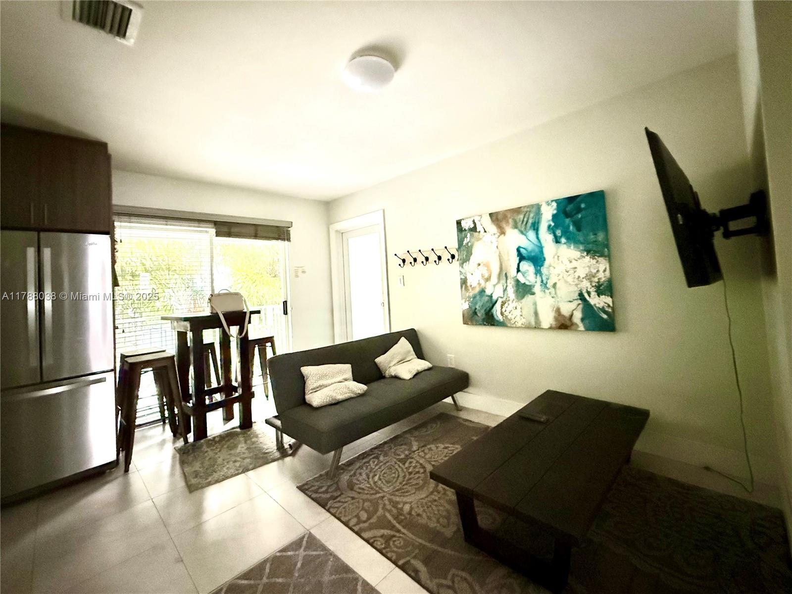 842 Sw 14th Ave 6, Miami, Broward County, Florida - 2 Bedrooms  
1 Bathrooms - 