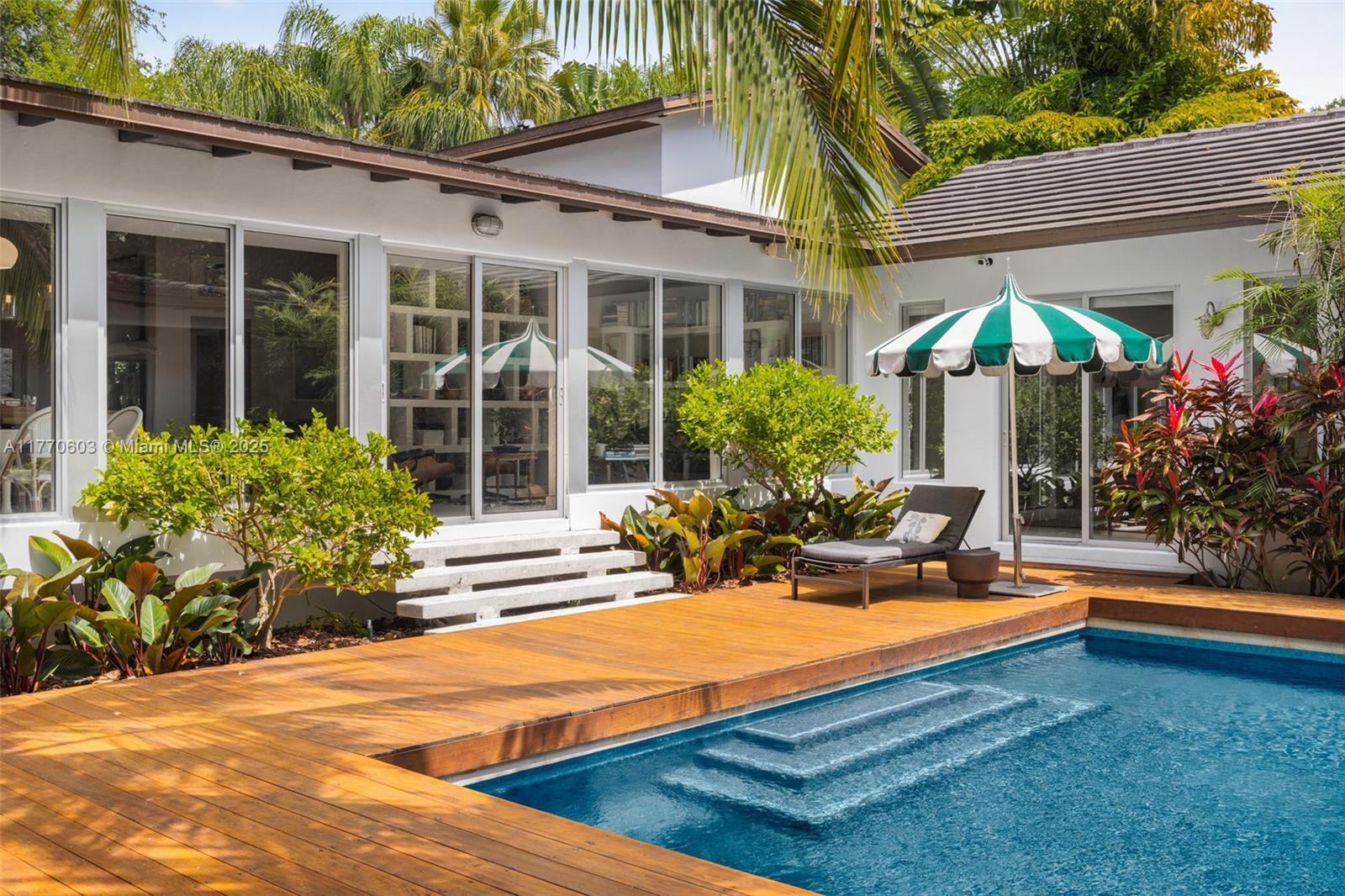 COCONUT GROVE MANOR - Residential