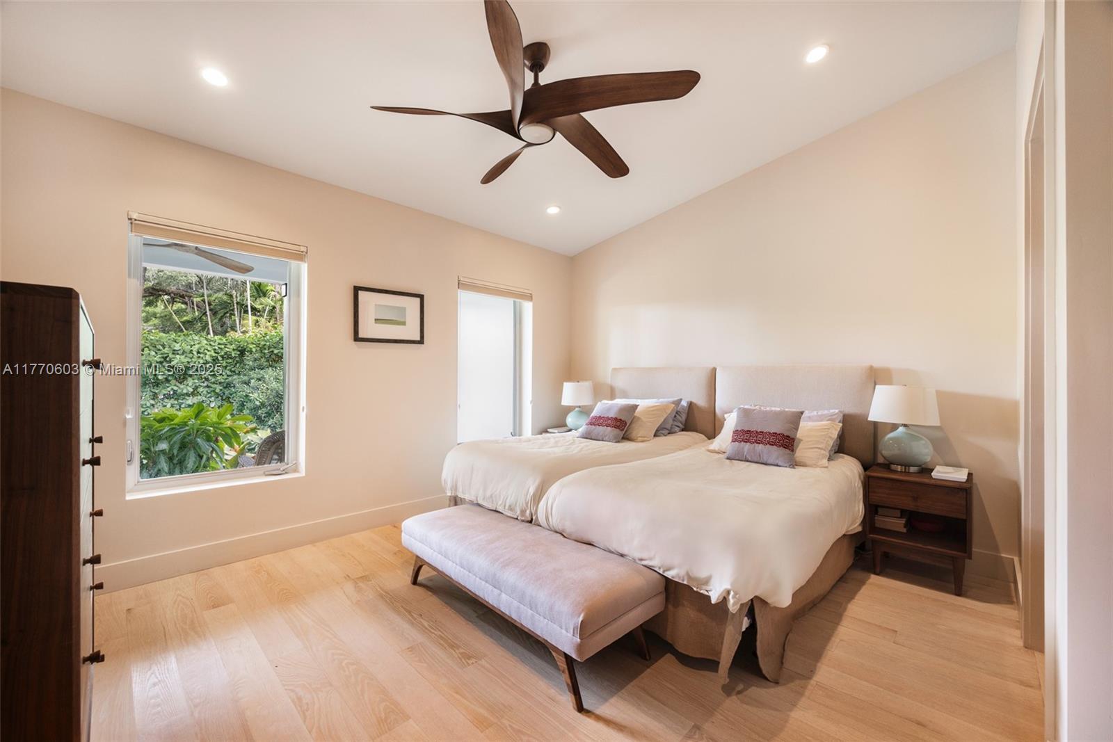 COCONUT GROVE MANOR - Residential