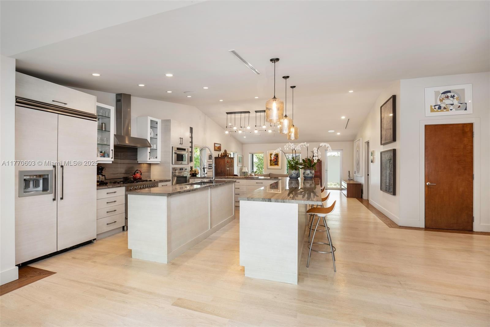 COCONUT GROVE MANOR - Residential