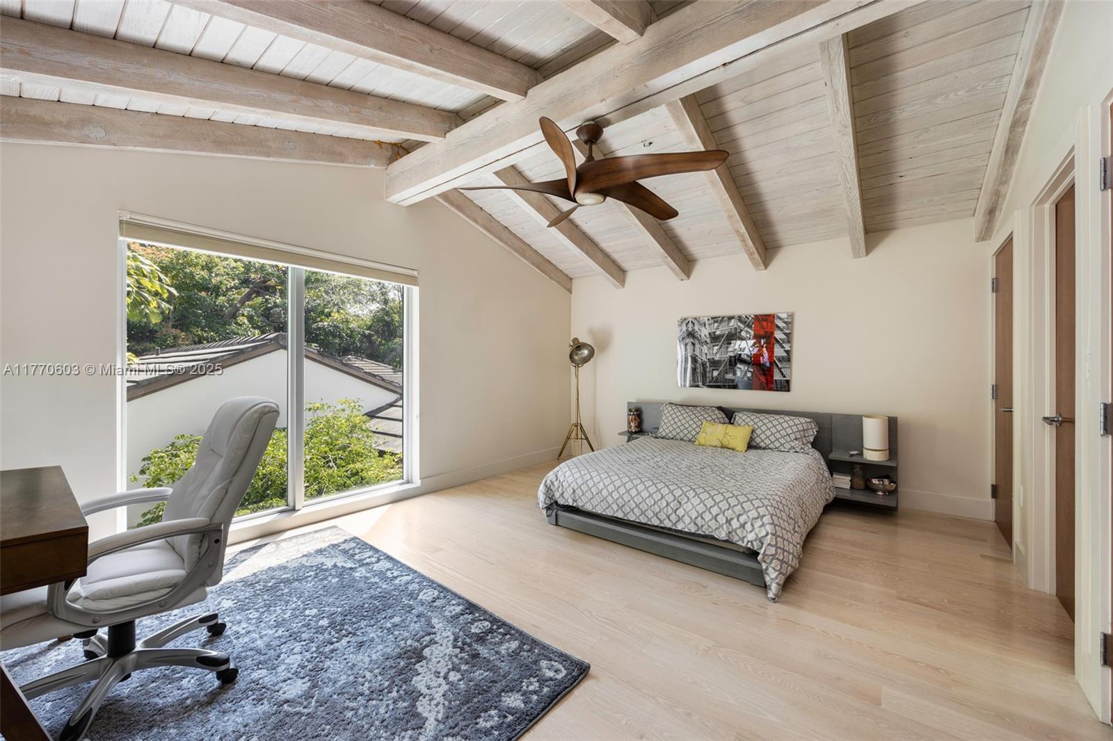 COCONUT GROVE MANOR - Residential