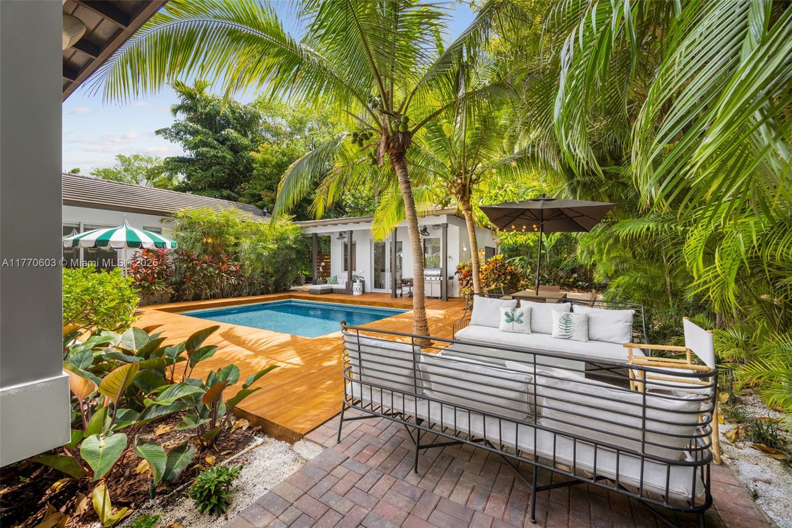 COCONUT GROVE MANOR - Residential